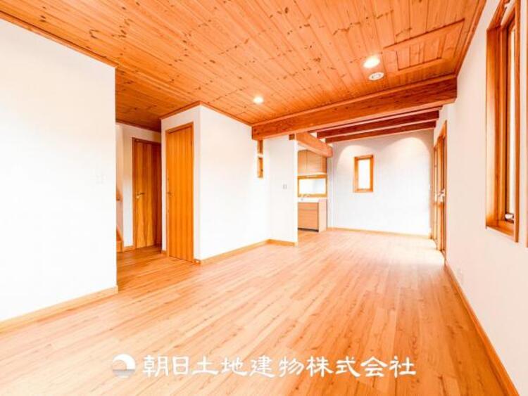 居間 大切な人とともに、心穏やかに過ごすひとときになるリビング。