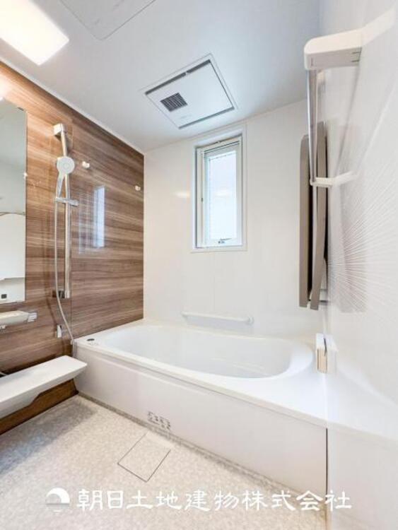 風呂 1日の疲れを癒すバスタイム。心地よいリラックスを叶える独立した美しい空間です。