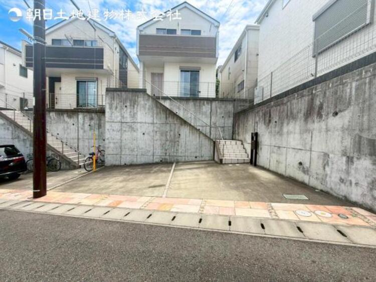 駐車場 すぐのご見学予約や資料請求などお気軽にお問い合わせください