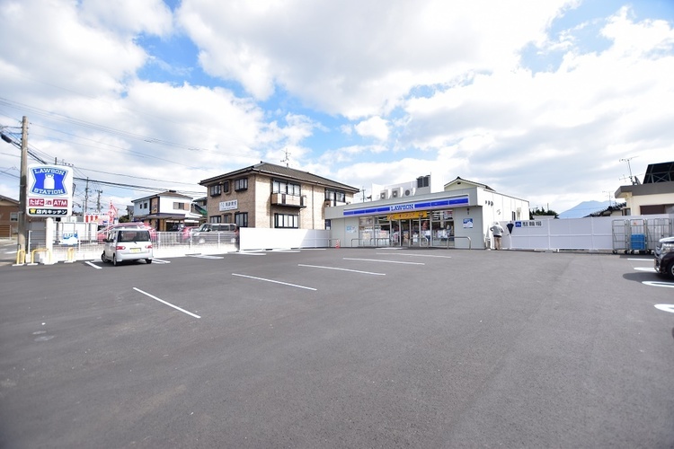 周辺 ローソン吉野菖蒲谷店【ローソン吉野菖蒲谷店】鹿児島市吉野町にあるコンビニです駐車場有り 徒歩 約7分（約550m）