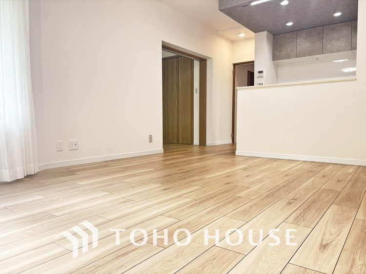 内装 上質な時間を育む暮らしのメインステージ。寛ぎとコミュニケーションを育む居心地のよい場所