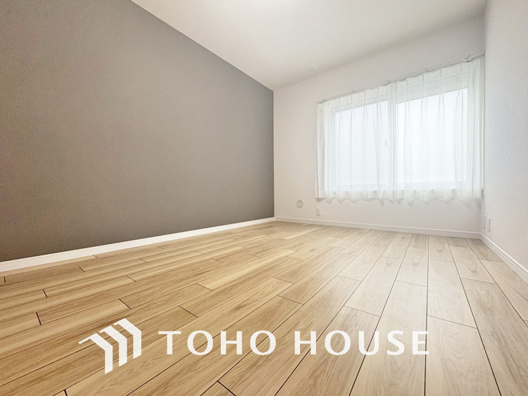 内装 採光もある洋室は、くつろぎのひと時を過ごすのにぴったり