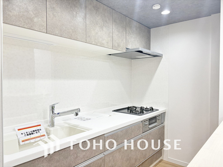 キッチン 落ち着きのあるカラーで統一された清潔感と気品が溢れるキッチン