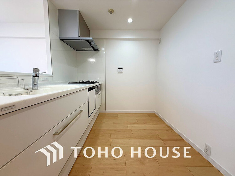 キッチン 落ち着きのあるカラーで統一された清潔感と気品が溢れるキッチン