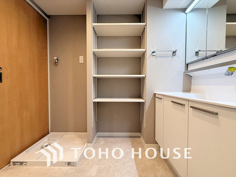 洗面 大きな洗面鏡付き!朝の身支度も楽しくなりますね