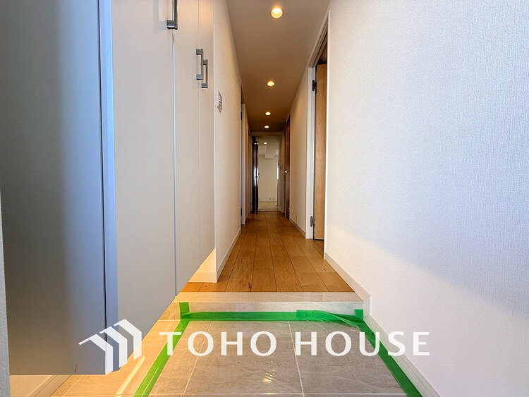 玄関 落ち着いた雰囲気の玄関、家族の帰りを暖かく迎えてくれます