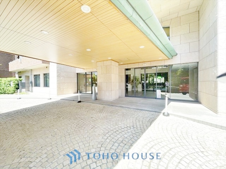 その他 ◆窓を開けると◆冷涼な風、そよぐリビング。だんらんの場所はここから始まり、ここで終わる。家族の笑顔が集う素敵な場所だから、こだわり抜いた思いが詰まっているのだと思う。