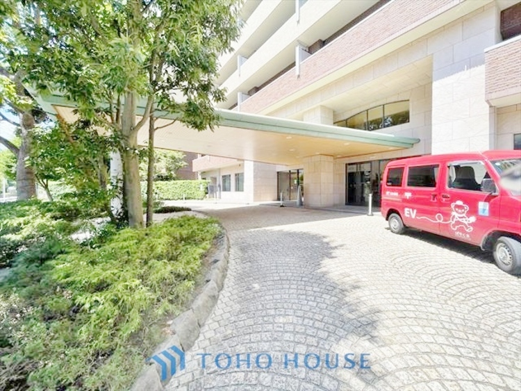 その他 ◆サンサンと◆差し込む太陽の光がこのリビングに笑いをもたらす。ソファの上のクッションがポカポカした暖気にぬくぬくと微睡んでいる。