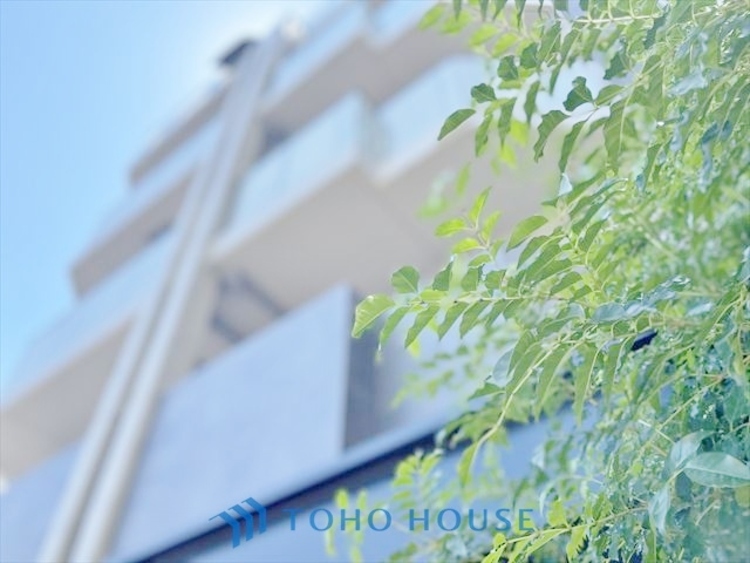 外観 ◆水面に映る◆紅葉を纏った山々を眺め、美しさのあまり感嘆のため息を漏らした事は無いだろうか。いつしか忘れかけていた自然の美しさと力強さを思い出させてくれる、そんな景色がここにもある。