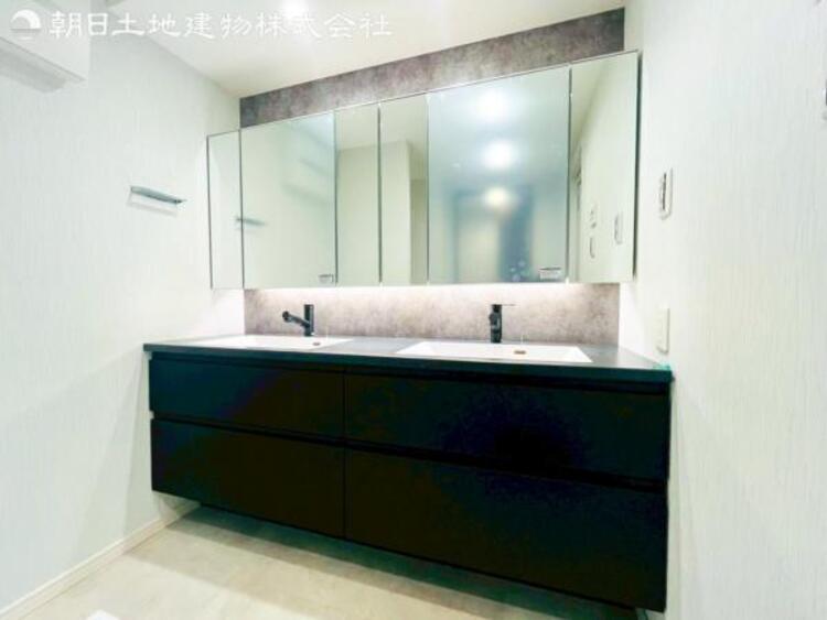 洗面 【洗面・脱衣所】普段は人目につかないスペースにもこだわりを。つくり手の気持ちを『心』がつたわります。 