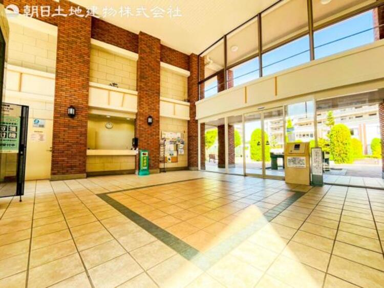 エントランス 【エントランス】重厚感の溢れるエントランスはマンションの顔！帰宅時、来客時に誇れる空間を演出します！ 