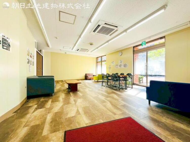 その他 【ロビー】エントランスを潜ると清潔感あるロビーが広がります。 