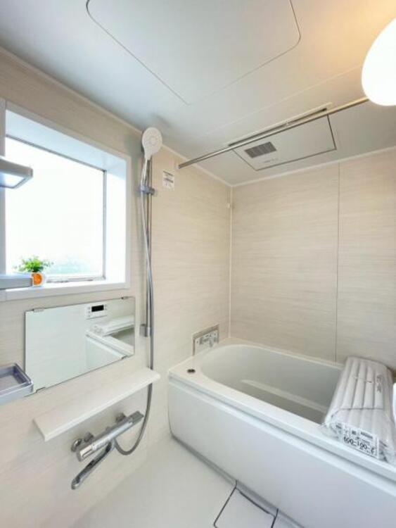 風呂 リフォーム済みでぴかぴかの浴室です。雨の日に嬉しい浴室乾燥機付きです！ 