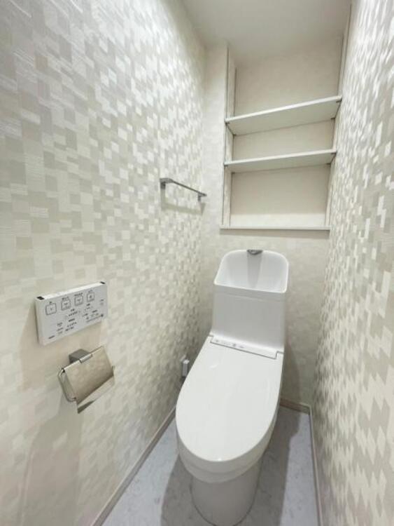 トイレ 明るく清潔感のある節水型ウォシュレットトイレです 