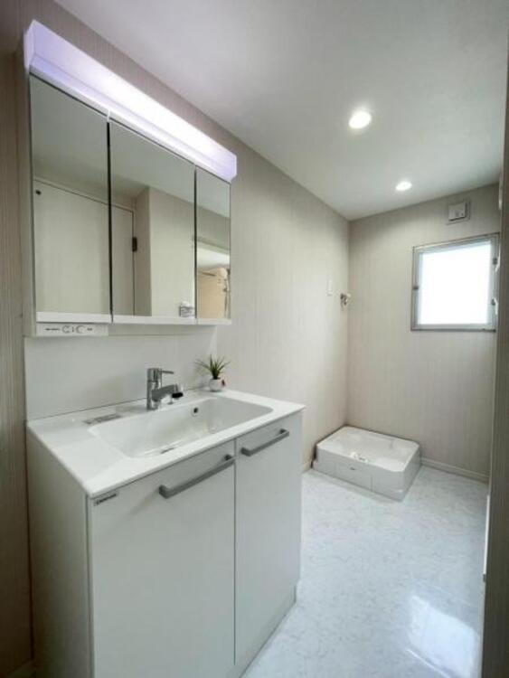 洗面 耐水性が高くお掃除が快適なクッションフロア採用の洗面室です 