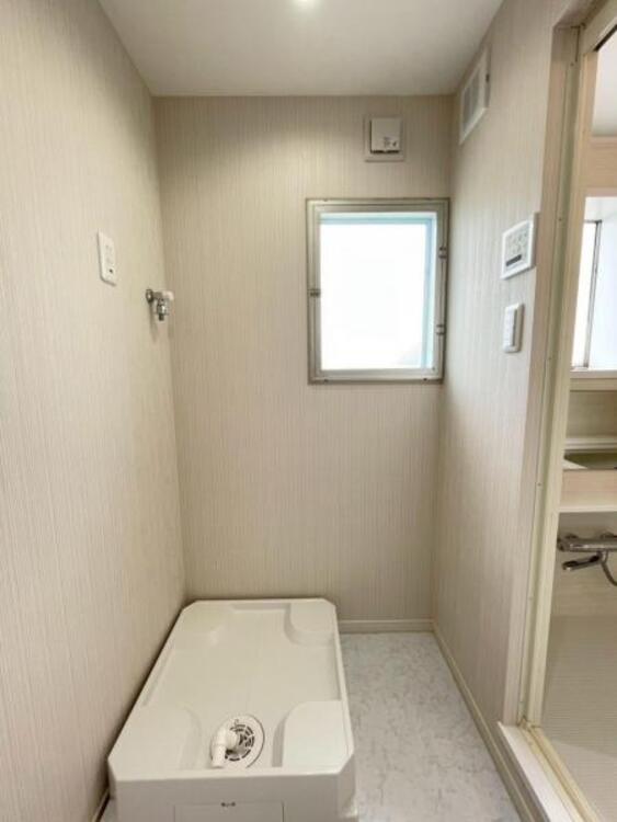 洗面 万一の水漏れにも床への漏水を防ぐ、防水パン設置済み！ 