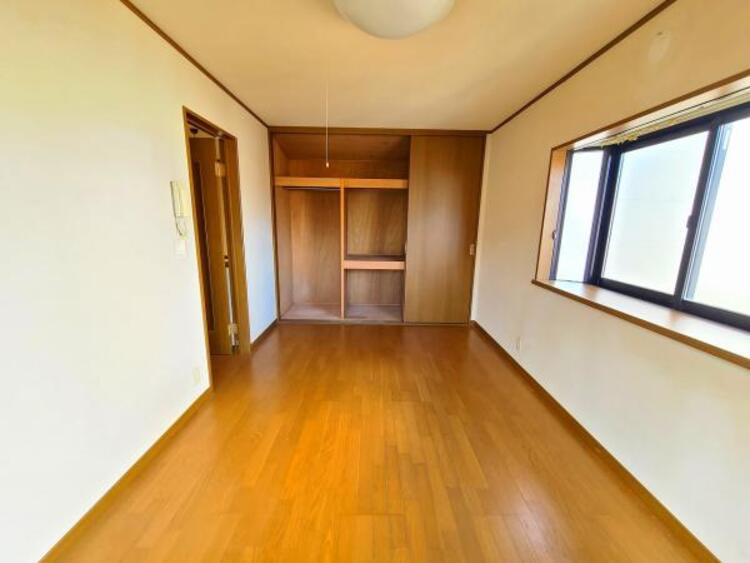 内装 二面採光なので一日を通して日当たりが良く、お部屋が明るくなります。