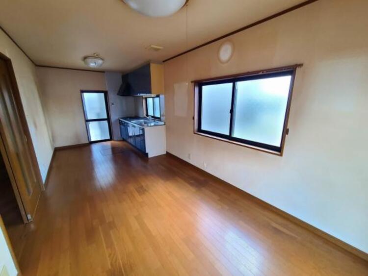 居間 家族や友人との大切な時間を過ごせる、温かみのある空間。