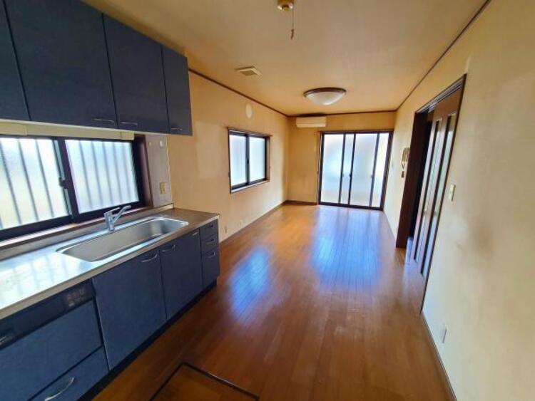 キッチン 背面が広々としていて動きやすく、スムーズに作業ができます。