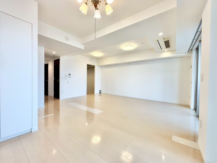 居間 飾り過ぎないシンプルな内装と偏り過ぎないデザインで統一しました。