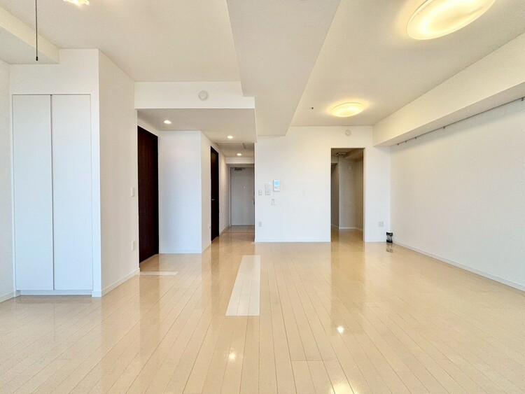 居間 快適に過ごす毎日を求めて、暮らしの中でご自身の「マイホーム」に創り上げてください。