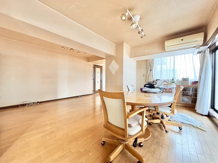 居間 豊かな居住性と、安心感を満たすクオリティが見事に調和した住空間。