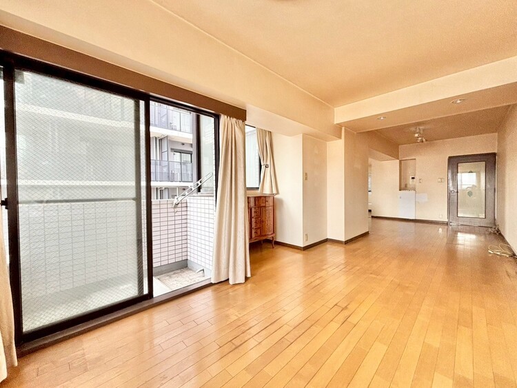 居間 快適に過ごす毎日を求めて、暮らしの中でご自身の「マイホーム」に創り上げてください。