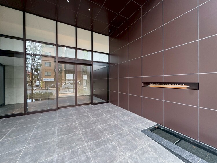 その他 上質感漂う玄関アプローチです。