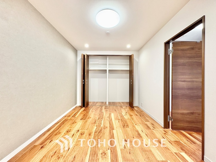 内装 ◆時を忘れる場所◆ここにはみんなが集い、食事と楽しい会話が始まる。話に夢中になりすぎて、ついつい時を忘れ夜半過ぎになってしまう。そんな束の間の幸せを感じさせてくれる場所でありたい。