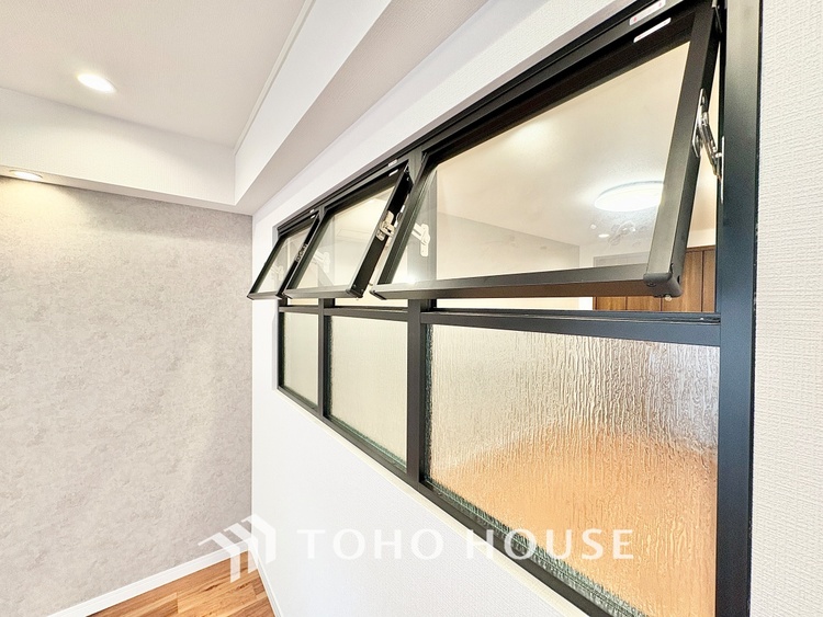 内装 【Entrance of your life】明るい玄関が家族を迎え入れる。今日はどんな一日が待っているんだろう。皆どんな一日を終えて帰ってくるんだろう。