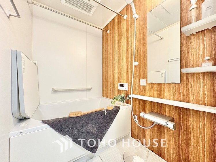 風呂 【Bathroom makes you free】疲れを翌日に残さない。そのための広々としたお風呂。足を伸ばしてさあ浸かろう。