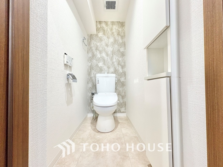 トイレ 【some philosophy was born from here】思索もできる空間。トイレのそんな側面も評価されていい時代かなと。