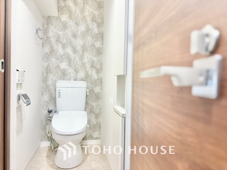 トイレ 【Entrance of your life】明るい玄関が家族を迎え入れる。今日はどんな一日が待っているんだろう。皆どんな一日を終えて帰ってくるんだろう。