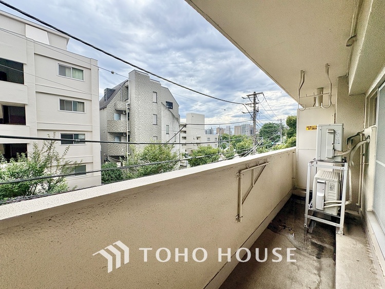 バルコニー 【the view of the sunlight】日差しと景色を取り入れつつ、プライベートな空間を演出するバルコニー