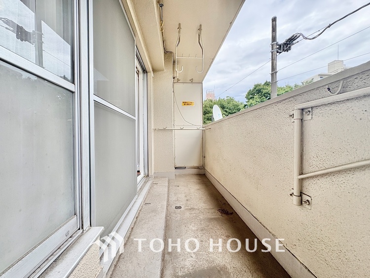 バルコニー 【the view of the sunlight】日差しと景色を取り入れつつ、プライベートな空間を演出するバルコニー