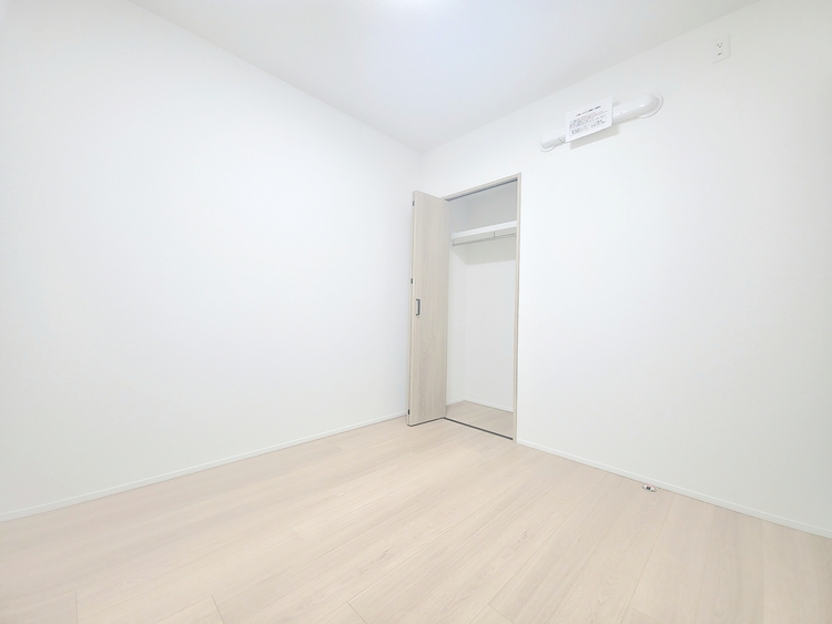 内装 極上のプライベート空間が、深い安らぎを誘います。一日の疲れを忘れさせる静けさと、心地よい目覚めを約束する聖域です。