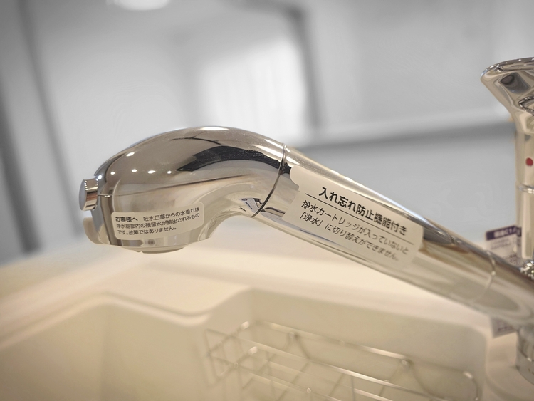 キッチン あなたの創造性を刺激する舞台。最新の機能と美しいデザインが融合し、料理の時間を至福の瞬間に変えます。