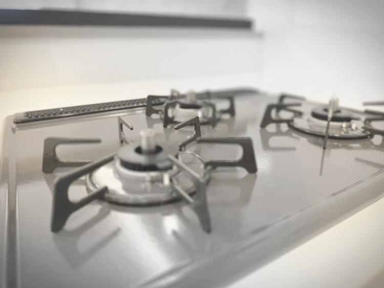 キッチン あなたの創造性を刺激する舞台。最新の機能と美しいデザインが融合し、料理の時間を至福の瞬間に変えます。