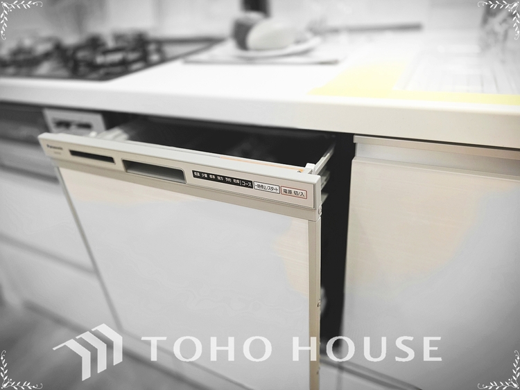 キッチン このお家で始まる毎日は、きっとご家族にとってかけがえのない大切な時間になります。明るく温かい空間で、たくさんの思い出を作っていってください。