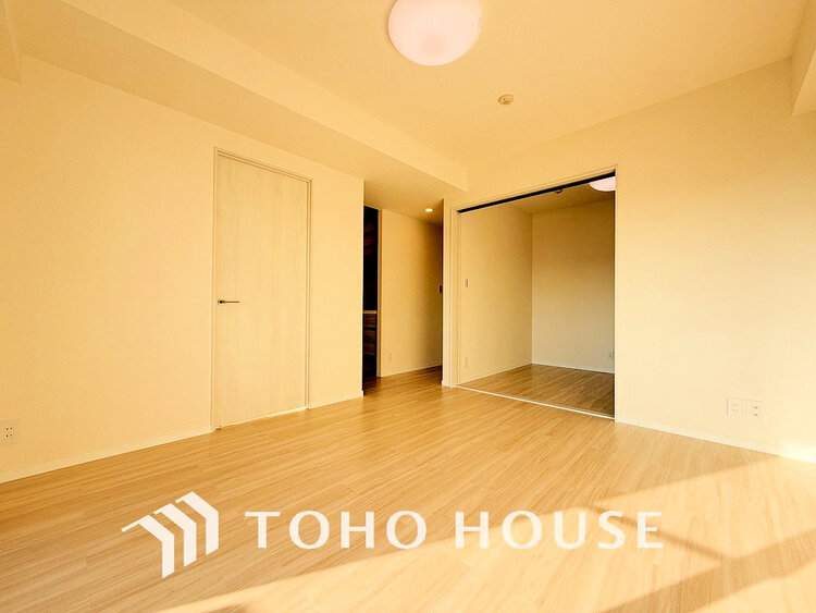 内装 広がりのある住空間、家族が集まるリビング・ダイニング