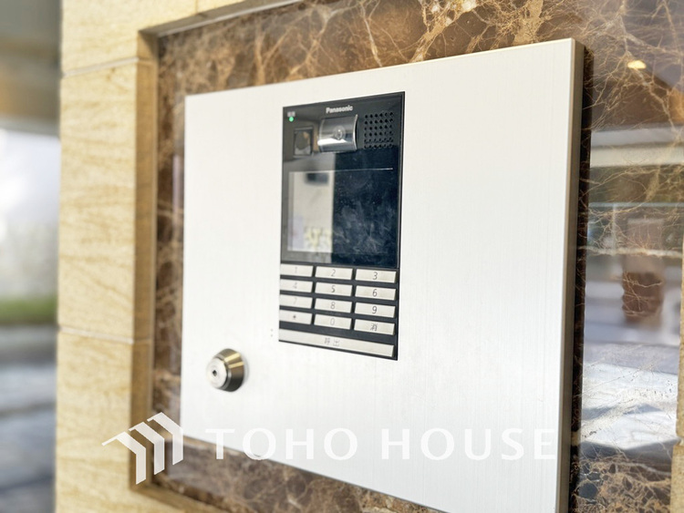 その他 エントランスはオートロック完備で安心のセキュリティ