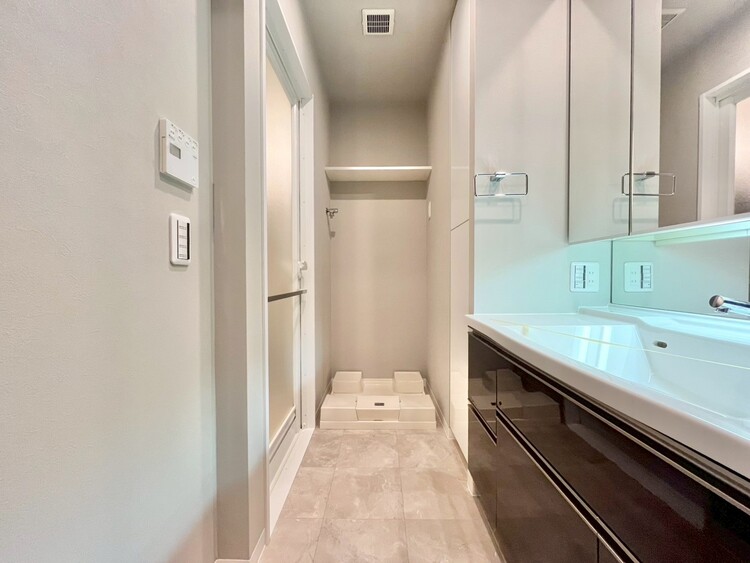 洗面 清潔感と心地よさを重視した、上質感漂うパウダールーム。