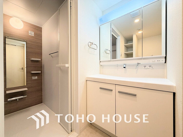 洗面 大きな洗面鏡付き、朝の身支度も楽しくなりますね