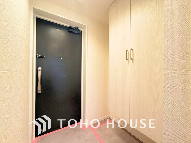 玄関 落ち着いた雰囲気の玄関、家族の帰りを暖かく迎えてくれます