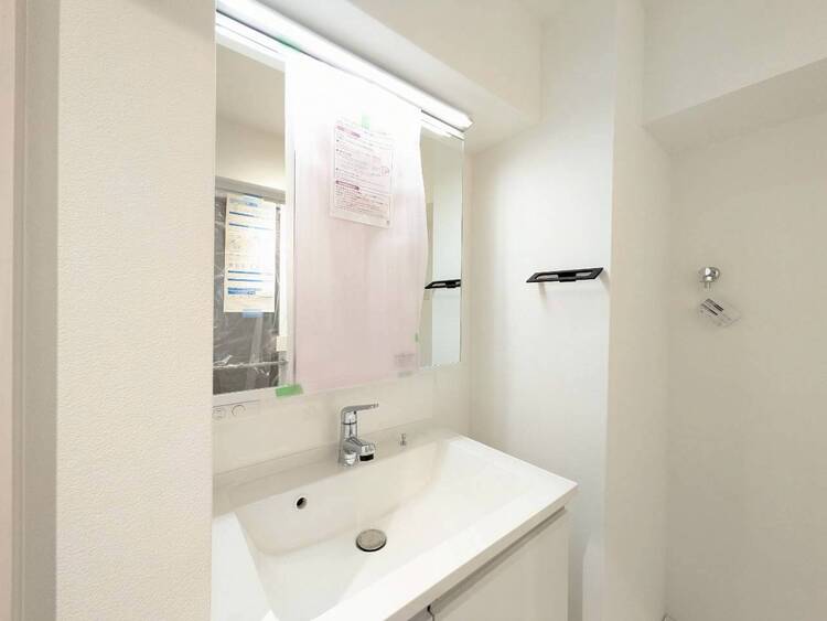 その他 清潔感を感じられる洗面化粧台。