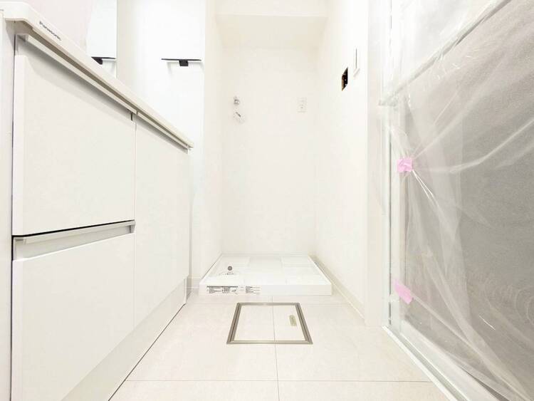 その他 十分な広さの脱衣所。