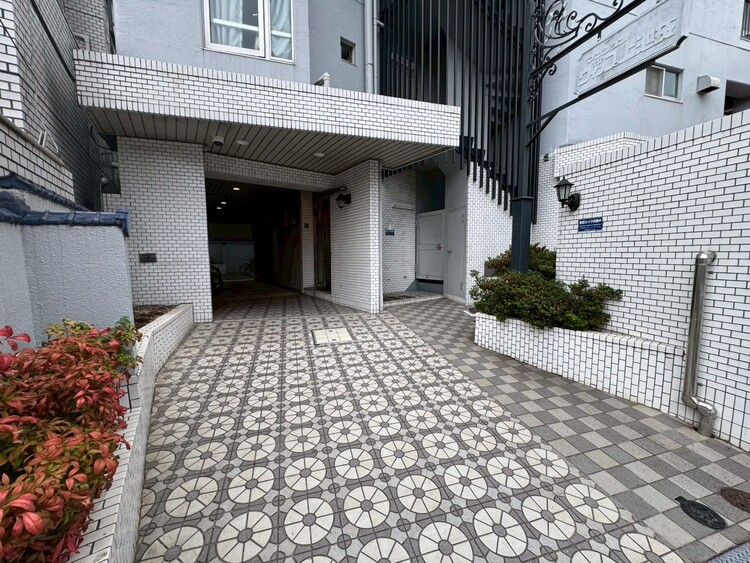 その他 上質感漂う玄関アプローチです。