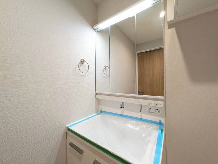 その他 清潔感を感じられる洗面化粧台。