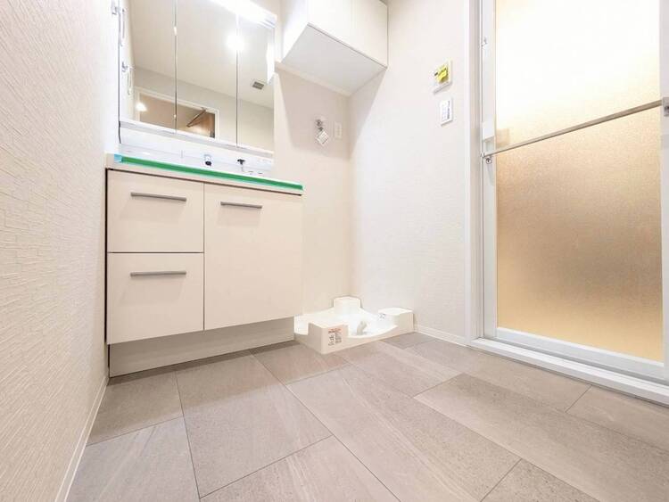 その他 十分な広さの脱衣所。