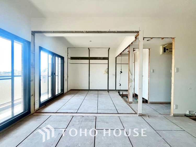 内装 現在改装中◆Sunshine◆光が燦々と入り、いるだけで気持ちいい。「開放的でゆとりあるお部屋です。」